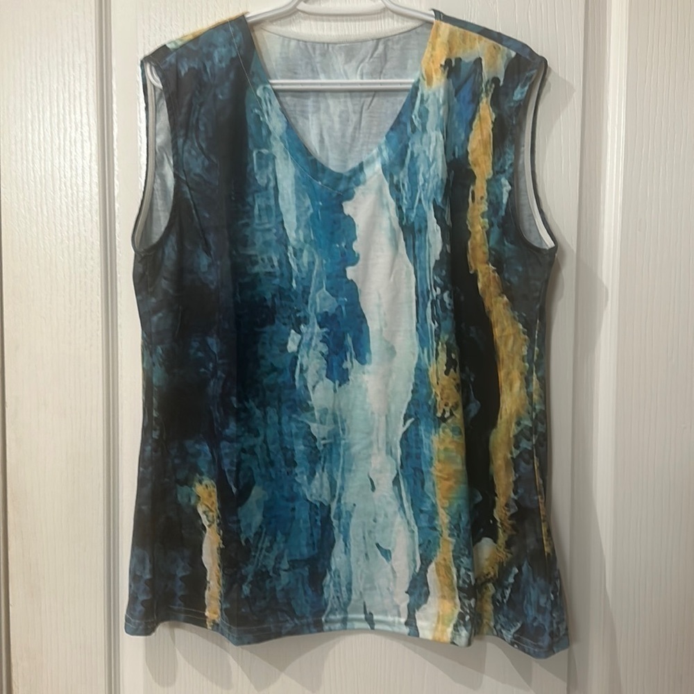 Size large, watercolor, V-neck, short sleeve top, NWOT